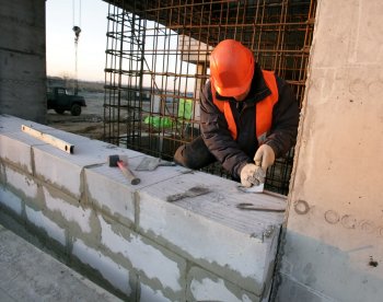 Новый терминал Одесского аэропорта строят на месте запущенного фруктового сада