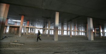Новый терминал Одесского аэропорта строят на месте запущенного фруктового сада
