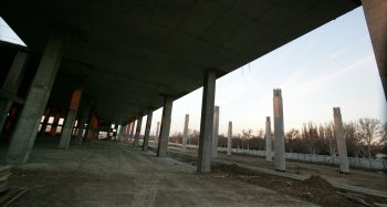 Новый терминал Одесского аэропорта строят на месте запущенного фруктового сада