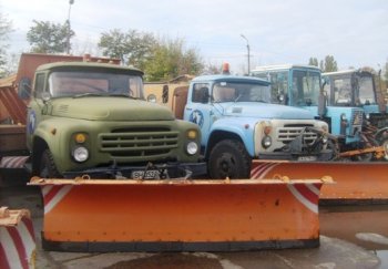 Плохая погода вывела на дороги Одессы спецтехнику