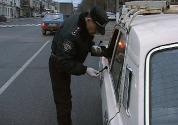 Не желая рассчитаться за проезд, рецидивист рассердился и угнал автомобиль (фото)