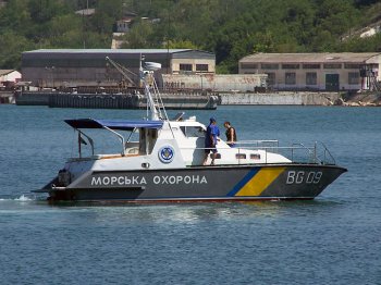 В Черном море одесские пограничники задержали яхту, которая не имея разрешения вышла в море