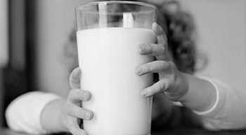Одесские общественники: Кефир, продаваемый в одесских супермаркетах, опасен для здоровья