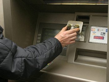 Банкиры: Лучшая защита от скиммеров – бережное отношение к кредитной карте