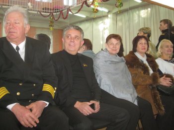 В День Святого Николая дети Суворовского района получили подарки