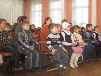 В День Святого Николая дети Суворовского района получили подарки