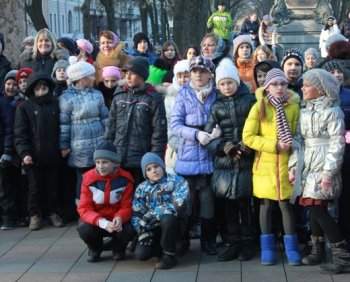 100 тысяч огней зажглись на главной новогодней елке Одессы (фото)
