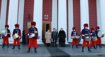 100 тысяч огней зажглись на главной новогодней елке Одессы (фото)