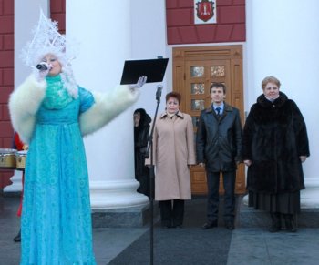 100 тысяч огней зажглись на главной новогодней елке Одессы (фото)