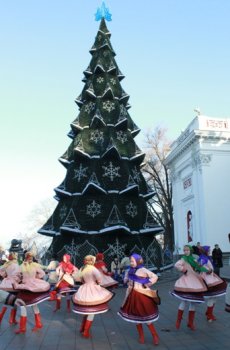 100 тысяч огней зажглись на главной новогодней елке Одессы (фото)