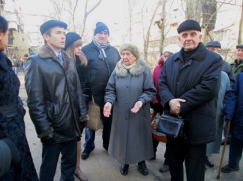 Олег Брындак проинспектировал окончание ремонта межквартальных проездов на одном из участков в Киевском районе Одессы