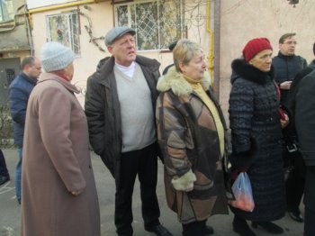 Олег Брындак проинспектировал окончание ремонта межквартальных проездов на одном из участков в Киевском районе Одессы