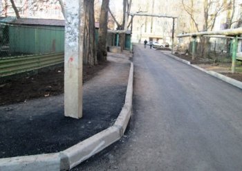 Олег Брындак проинспектировал окончание ремонта межквартальных проездов на одном из участков в Киевском районе Одессы
