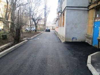 Олег Брындак проинспектировал окончание ремонта межквартальных проездов на одном из участков в Киевском районе Одессы