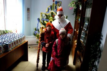 Евгений Гофман поздравил детей с Новым годом