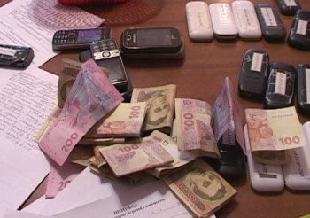 Одесские правоохранители накрыли бордель с «мамкой», «папкой» и жрицами любви (фото) 