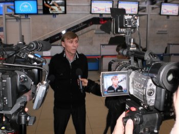 Четверо бывших заложников вернулись в Украину (фото)