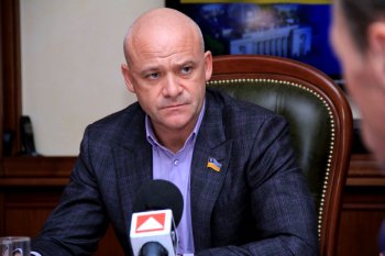 Геннадий Труханов решает проблему наружного освещения на Слободке и Кривой Балке