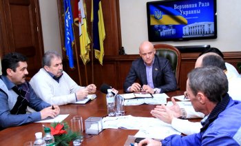 Геннадий Труханов решает проблему наружного освещения на Слободке и Кривой Балке