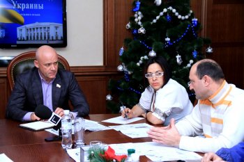 Геннадий Труханов решает проблему наружного освещения на Слободке и Кривой Балке