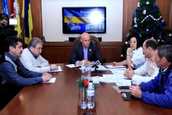Геннадий Труханов решает проблему наружного освещения на Слободке и Кривой Балке