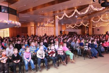Олег Брындак поздравил маленьких одесситов – гостей сказочного новогоднего представления (фото)