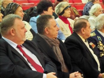 Евгений Гофман поздравил ветеранов Суворовского района с новогодними праздниками