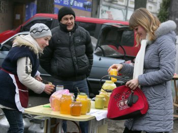 На Степовой открылась предновогодняя ярмарка (фото)