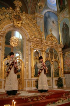 В одесских храмах проходят праздничные службы (фото)