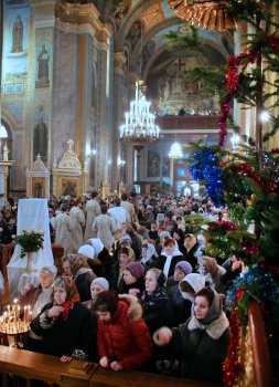 В одесских храмах проходят праздничные службы (фото)