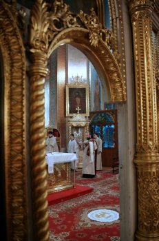 В одесских храмах проходят праздничные службы (фото)