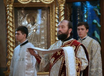 В одесских храмах проходят праздничные службы (фото)