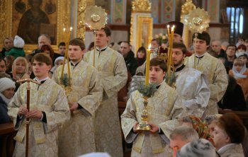 В одесских храмах проходят праздничные службы (фото)