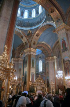 В одесских храмах проходят праздничные службы (фото)