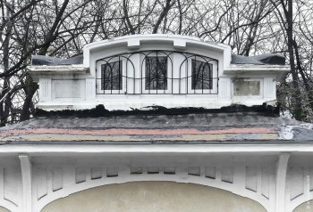 Парк Шевченко: Специальный летний павильон остановки трамвая № 1 и электрическая подстанция (фото)