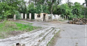 Зеленый (летний) театр: Руины в парке Шевченко