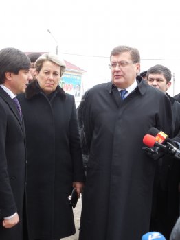 Вице-премьер Константин Грищенко проинспектировал строительство детской поликлиники на Бочарова