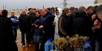 На Крещение депутаты вышли из Черного моря с новыми силами