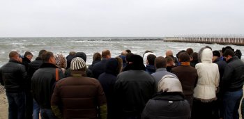 На Крещение депутаты вышли из Черного моря с новыми силами