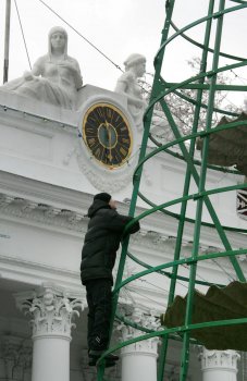 Одесса попрощалась с главной елкой города (фото)