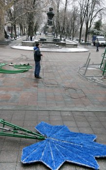 Одесса попрощалась с главной елкой города (фото)