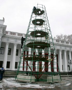 Одесса попрощалась с главной елкой города (фото)