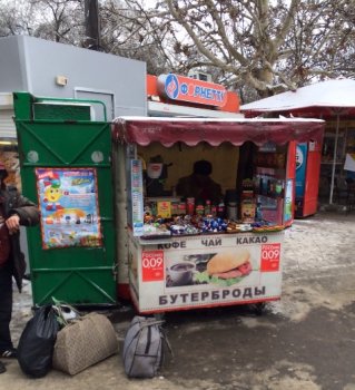 В Одессе продолжается демонтаж незаконных торговых киосков