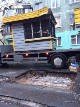 В Одессе продолжается демонтаж незаконных торговых киосков