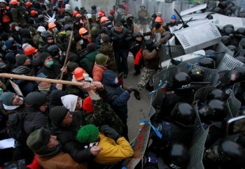 Марк Алмонд: Политика ультиматумов с применением силы является признаком не только революционной, но даже фашистской ситуации