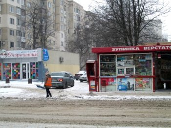 В Киевском районе Одессы ведутся работы по уборке снега