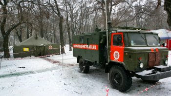 В пункт обогрева на Старосенной наплыв народа (фото)