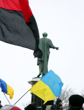 В Евросоюз под знаменем ОУН-УПА