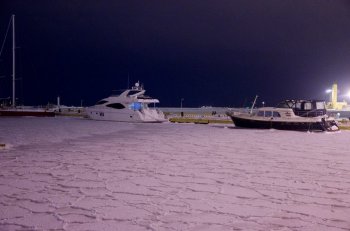Порт замерз