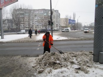 Коммунальные службы Одессы поддерживают порядок на городских дорогах и готовятся к потеплению